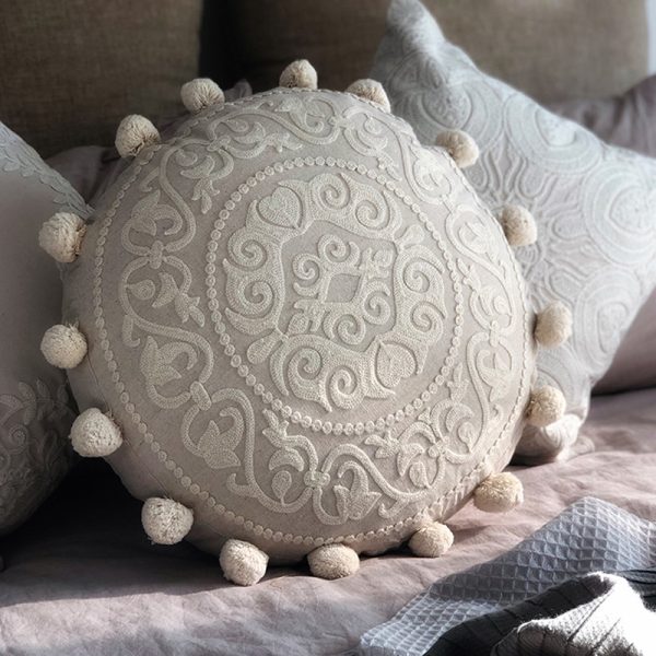 Vintage embroidered French pillow - Image 3