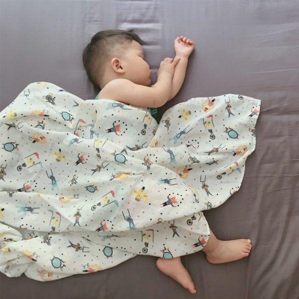 Baby holding a blanket towel double-layer yarn bamboo newborn baby towel - Image 6