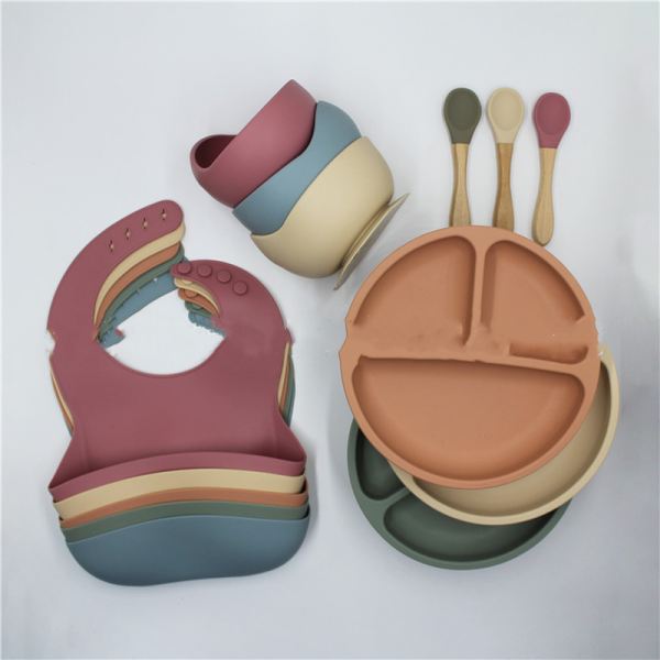 Bib Dinner Plate Spoon Bowl 4 Piece Set Silicone Baby Bowl Bib Plate Set - Image 2