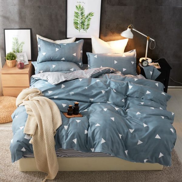 Three or four sets of bedding - Image 2