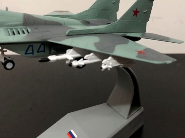 MAQUETTE AVION - Chasseur MIG29 - Image 3